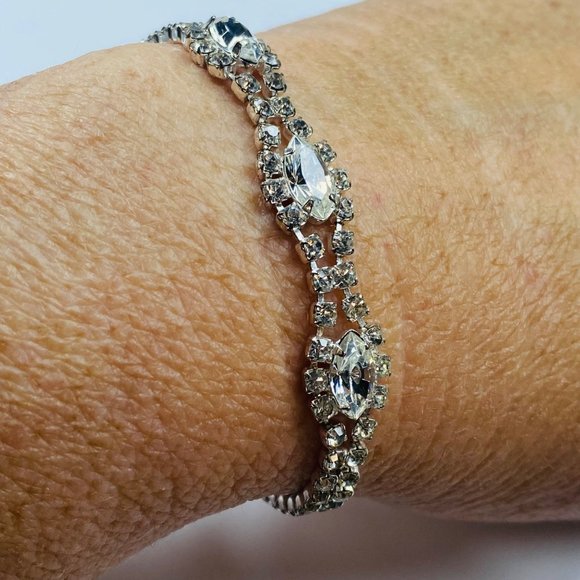 Vintage Rhinestone Chain Bracelet Womens Clear Faceted Sparkles Silver Tone - Picture 3 of 16